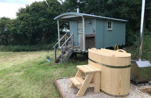 1 Bed Shepherds Hut - Sleeps 2 -wood Fired Hot Tub - Foto 1