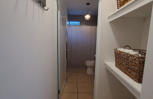 Comfy apartment 8 minute walk from beach - Photo 12