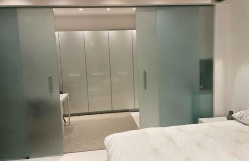 Modern self-contained Ground and Basement studios - Foto 20