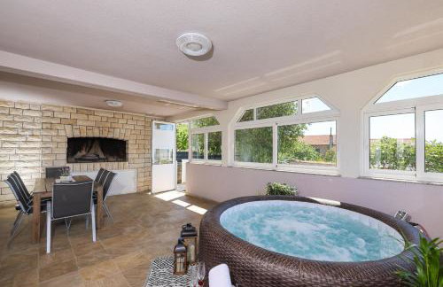 Apartment Ante with Jacuzzi & Seaview - Foto 9