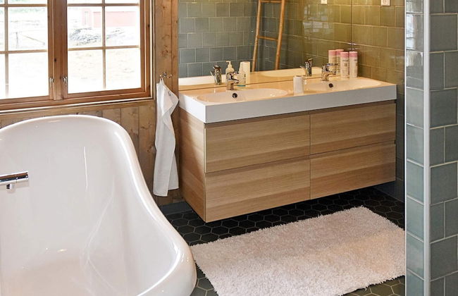 8 Person Holiday Home in Lesund - Foto 17