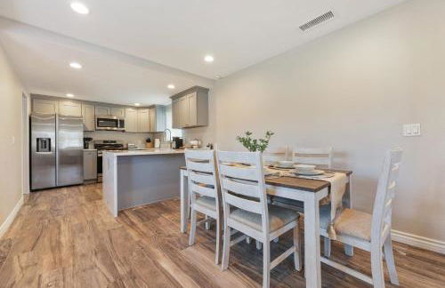 2 Homes in 1 Sleeps 18 10 Min to Zoo and Beach - Foto 9