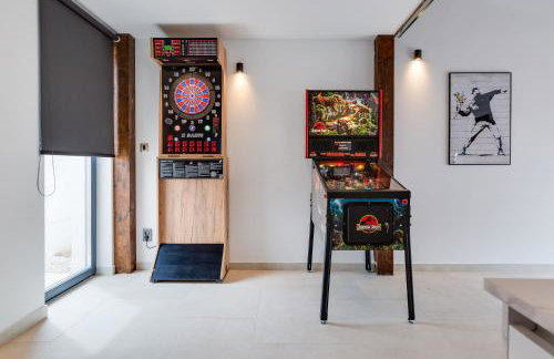 Luxury Spa Villa w Heated Pool, Jacuzzi & Sauna - Photo 27