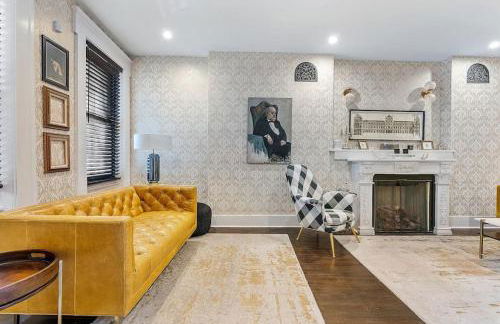 Designer 3 BR Townhome with Beautiful Backyard - Foto 9