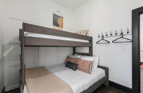 Old Town Retreat with Hot Tub - Steps from CSU! - Photo 11