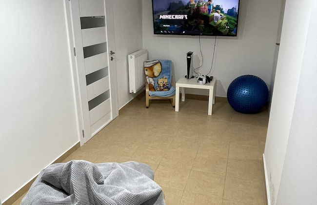 Modern House with Garden - Photo 25