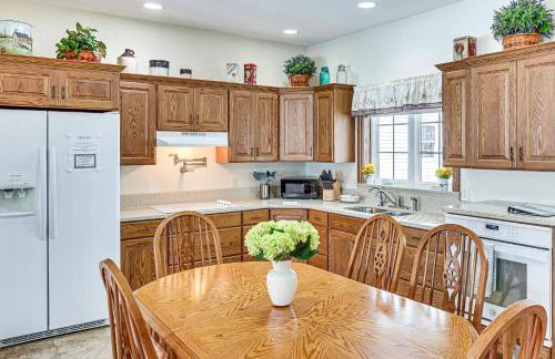 Near Shipshewana and Amish Country Patio and Grill! - Foto 8