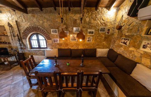 Vintage Stone House Where Calm Lives - Photo 16