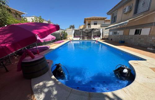 Apto con piscina y barbacoa - Foto 12