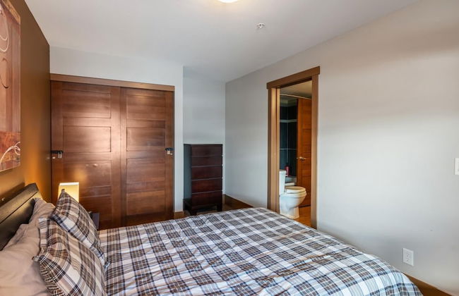 Raven's Nest - Luxury Pet Friendly Condo w/ Private Hot Tub & Mountain Views - Foto 1