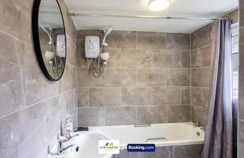 2 Bed Apartment By StirkMartin Stays Short Lets & Serviced Accommodation Cardiff With Free Parking & 7mins to City Centre - Foto 19