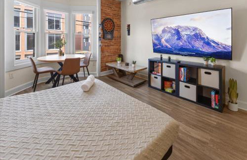 Steps Away From Mass Ave in Heart of Indy with Balcony - Foto 36