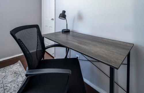 Cozy 2BR Retreat with Workspace - Washer and Dryer - Foto 22