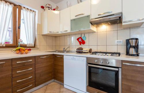 Villa Mirela with a comfortable garden and pool - Foto 34