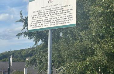 Treforest Apartment 2 Bedrooms - Next Station- Free Parking - Foto 6