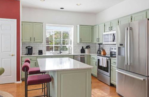 Sparkling Pool Hot Tub Game Room Kids Area - Foto 9