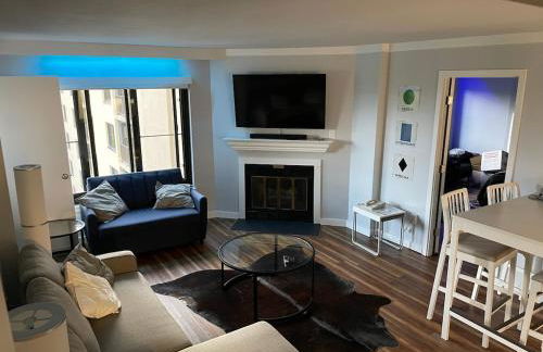 2 BR, 2 Bath Condo on the slopes with night skiing! - Foto 1