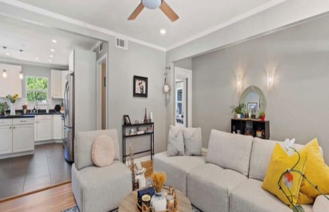 Historic Charmer Clean Comfortable - Photo 10