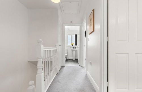 Spacious 3-Bed Home, Parking, Garden, Sleeps 7 - Foto 36