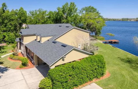 Lakeside Retreat with pool, dock & game room - Foto 6