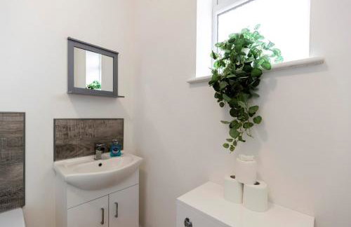 2-Bed House•Free Parking•WiFi•Long Stays Welcome - Photo 21