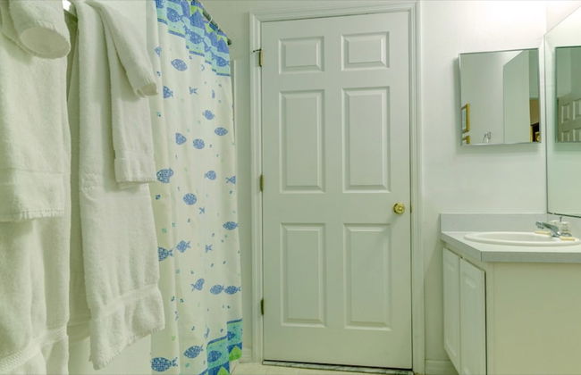 Southampton Vacation Home with Pool - Photo 15