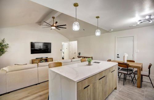 Custom Designer Home. Sleeps 9. Close to domain Q2 - Foto 8