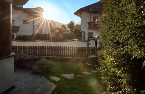 Stadtnestl Apartment Sterzing - Alpines Hideaway mit Kamin & Garten - Foto 27