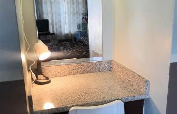 The New Star Motel with Studio-Kitchens: 1950s Extended-Stay Lodging and Retreat Center - Foto 58