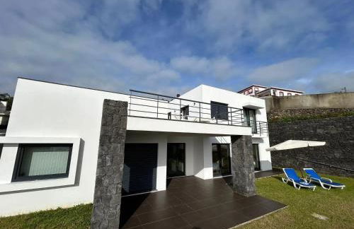 Charming house with garden in Angra do Heroísmo - Photo 1
