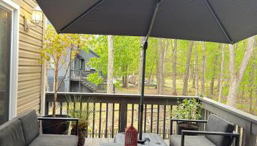 Poconos Modern Chalet I Hot Tub I Home Theater I Fenced Yard I Pet Friendly - Foto 4