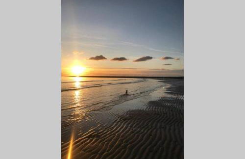 Cosy, Coastal Retreat with a Large Garden - Photo 26