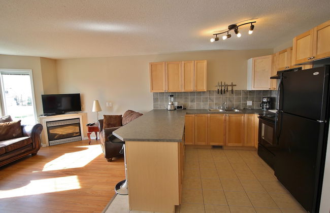 Executive Private Suites near Calgary - Photo 5