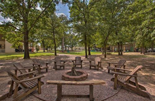 All-Encompassing Family Retreat Near Lake Texoma! - Foto 1