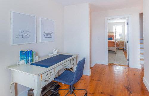 Close to Dtwn Nantucket! Group Getaway with Patio - Foto 47