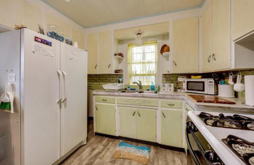 2 Miles to Dtwn! Idyllic Rochester Apt with Hot Tub - Foto 9