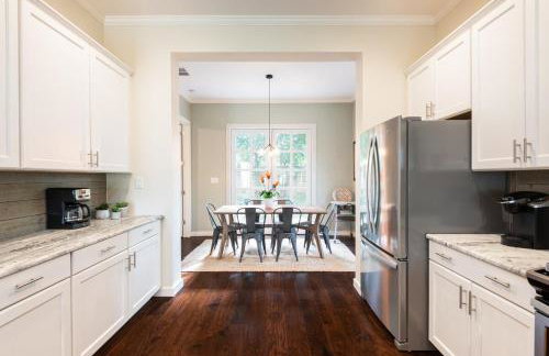 Discover the Riverwalk from New Craftsman Family Home - Foto 14