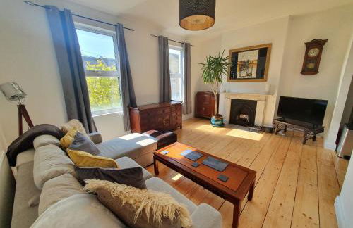 Sunny Apartment with a 10 minute walk to the Sea. - Foto 2