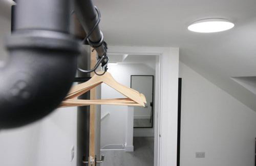 New Cardiff Bloc Exclusive Apartments By Prime Stays - Shops and Parking - Great for Groups and Families - Foto 76