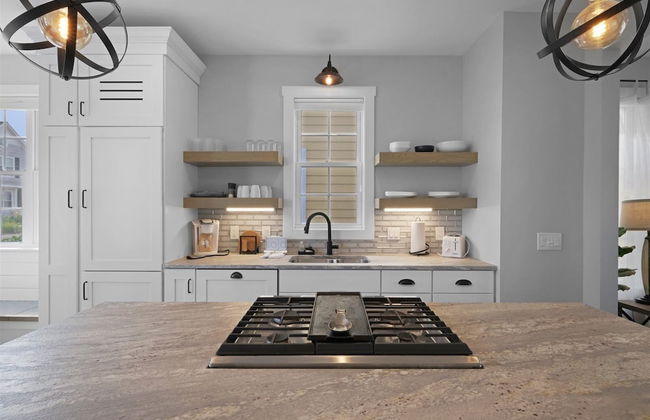 Hook, Wine, & Sinker - Photo 5