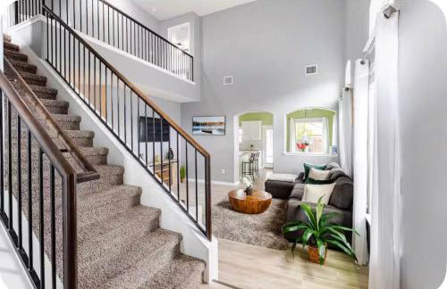 Modern 4BR Retreat, Fast WiFi, Parking, Less than 15 mins from Austin - Foto 40