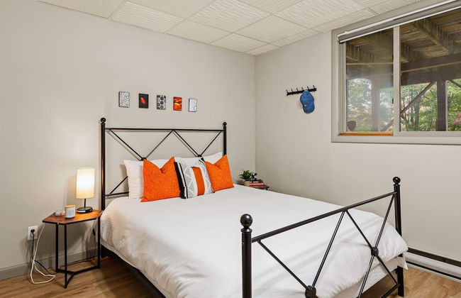 Emerald Bluff by Avantstay Lake Views Deck Fire Pit Game Room - Photo 41