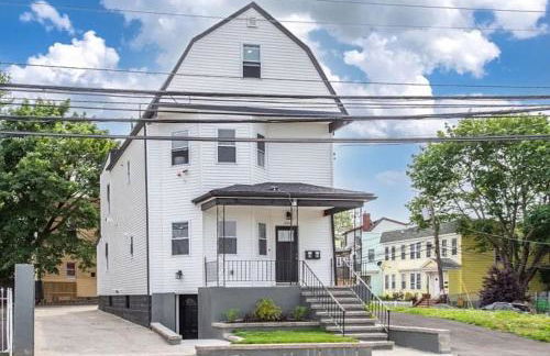 8BR 4BA Home Near NYC -Sleeps 16 - Foto 68