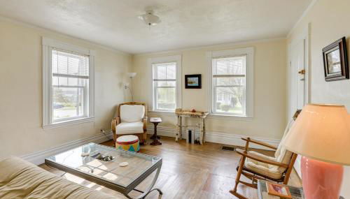 Walk to Beach House with Deck and Yard in Lubec! - Foto 5