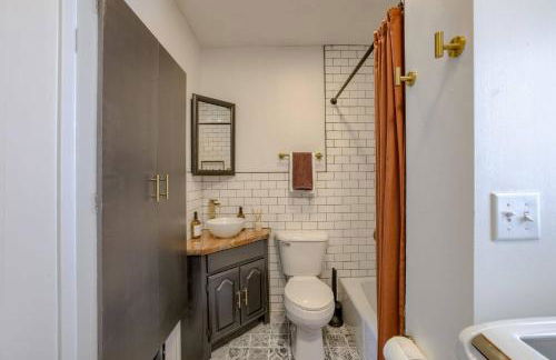 New 5BD Near UNL & DT | Poker Table & Games - Foto 21