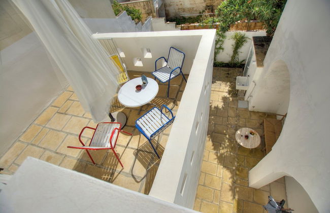 Lovely 70s Style Patio and Terrace - Photo 45