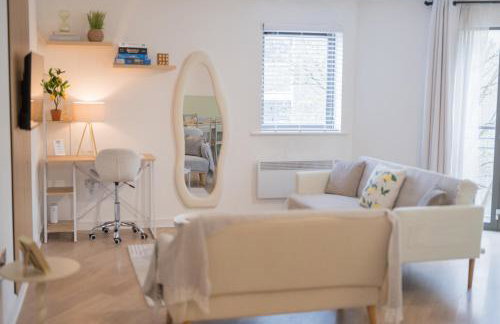 Stylish 2-Bed Apartment, City Centre Gem, 1 min walk to Train Station, Free parking - Foto 11