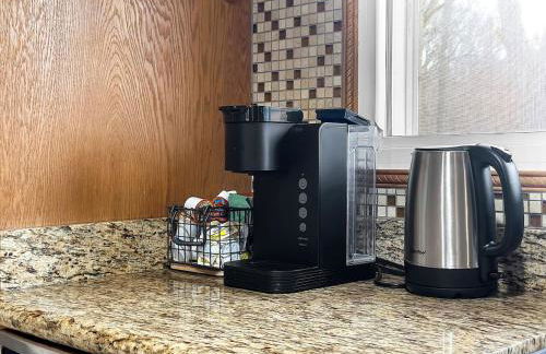 Comfort Cabin - 2BD Family Getaway in Creve Coeur - Photo 39