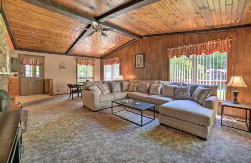 Charming Pymatuning Lake House Near Park and Beach - Photo 4