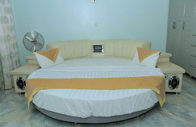 Goldmark Apartments - Photo 4